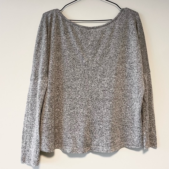 Light Heather Grey Long Sleeve Lightweight Yoga Top - Picture 2 of 6